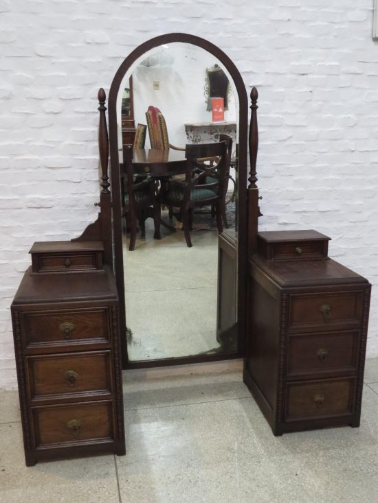 Lote: 39 - Lote: 39 - Comoda tipo vestidor de roble