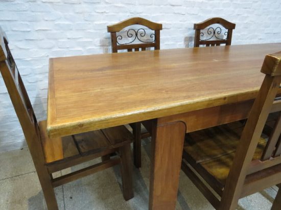 Lote: 106 - Lote: 106 - Mesa de comedor con 6 sillas