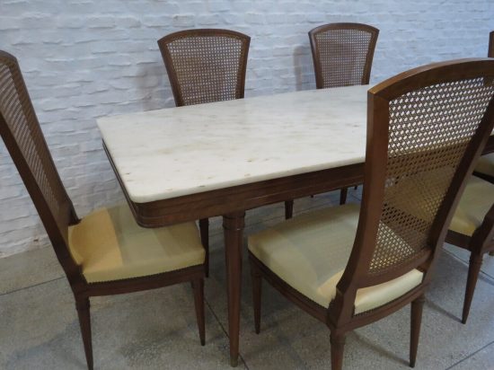 Lote: 188 - Lote: 188 - Comedor con mesada marmol