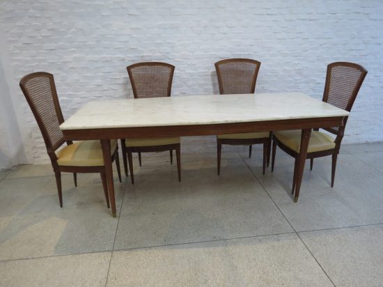 Lote: 188 - Lote: 188 - Comedor con mesada marmol