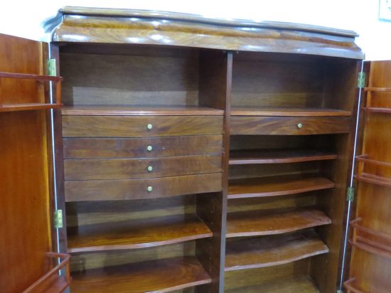 Lote: 132 - Lote: 132 - Mueble Regencia