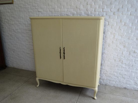 Lote: 98 - Lote: 98 - Mueble aparador