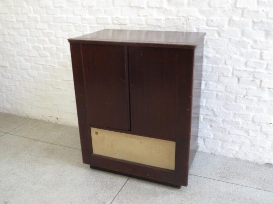 Lote: 24 - Lote: 24 - Mueble toca discos 