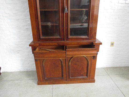 Lote: 108 - Lote: 108 - Mueble biblioteca