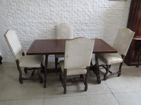 Lote: 95 - Lote: 95 - Comedor estilo colonial