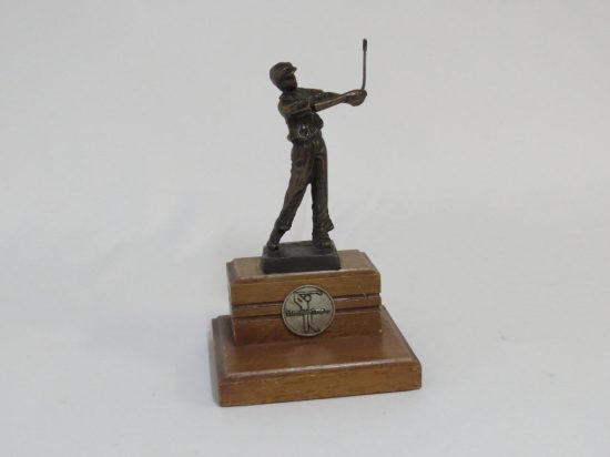 Lote: 16 - Lote: 16 - Palo de golf y trofeo