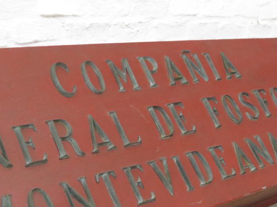 Lote: 41 - Lote: 41 - Cartel en chapa y lertas corporeas